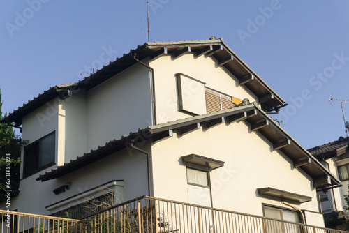 越屋根の住宅
