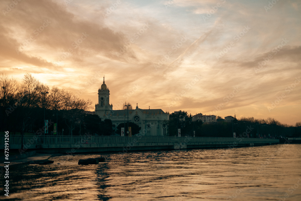 Fototapeta premium sunset over city