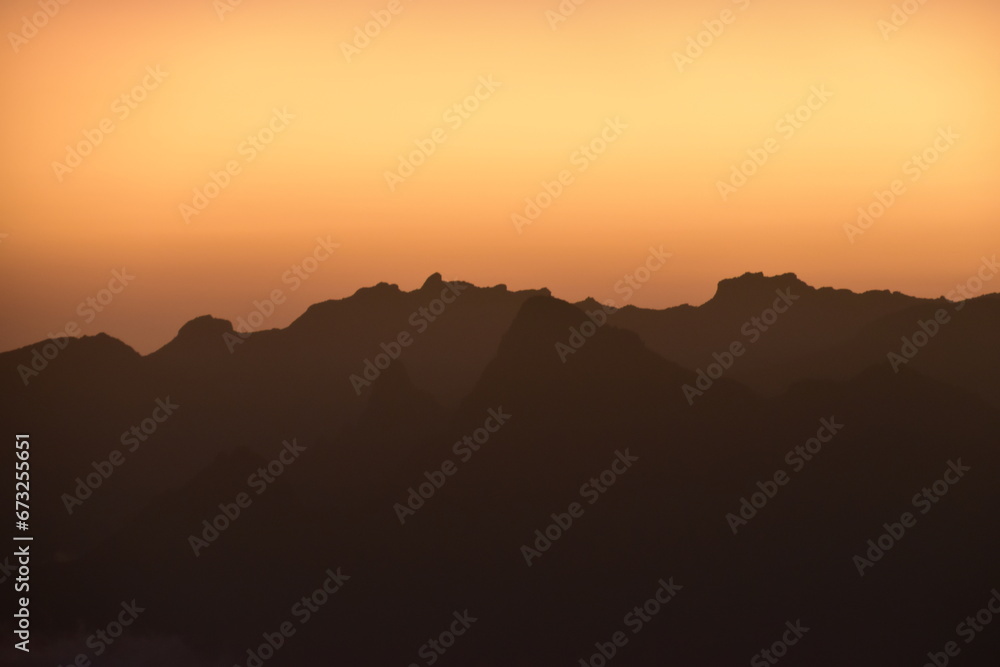 Obraz premium Orange sky at a stunning sunset above the clouds on Mount Kilimanjaro in Tanzania, Africa