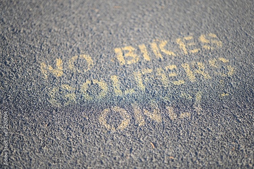 Картината върху платно Street sign showing No bike, golfers only