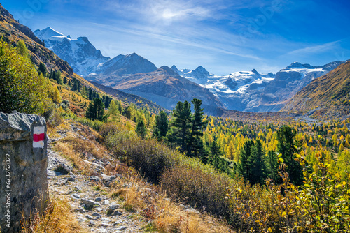Wanderweg im herbstlichen Val Roseg, Pontresina, Engadin, Kanton Graubünden, Schweiz, photo