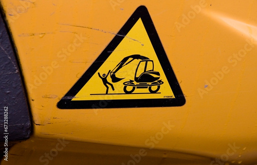 Sicherheits Hinweise Symbole Baumaschine 3