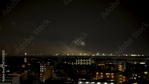 Wallpaper Mural 遠くの街で開催されている花火大会の打上花火 Torontodigital.ca