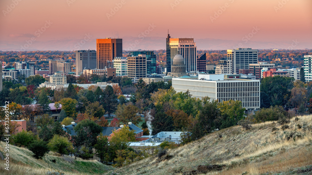 Naklejka premium City of trees Boise Idaho in autumn