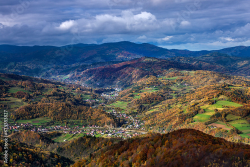 Tylmanowa, Koziarz, widok na Ochotnicę Gorc i dolinę © Ola i Eryk