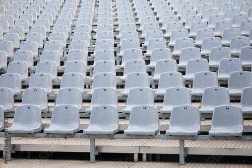 Fototapeta Naklejka Na Ścianę i Meble -  tribune, gradins vides avec sièges numérotés