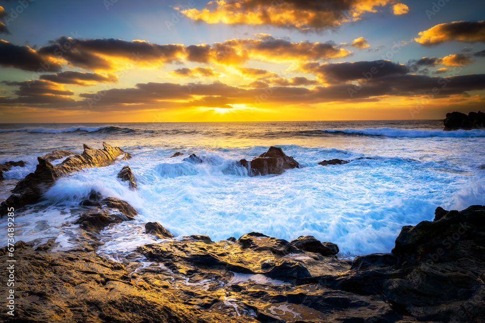 Fototapeta premium Summer sunset over sea shore