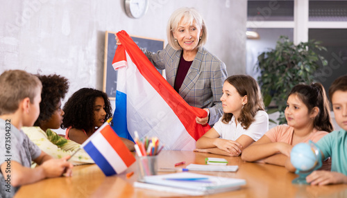 Bild auf Leinwand children listen with interest to teacher, who talks about geographical location