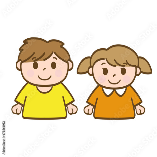 笑顔で正面を向く男の子と女の子_保育園児の兄弟