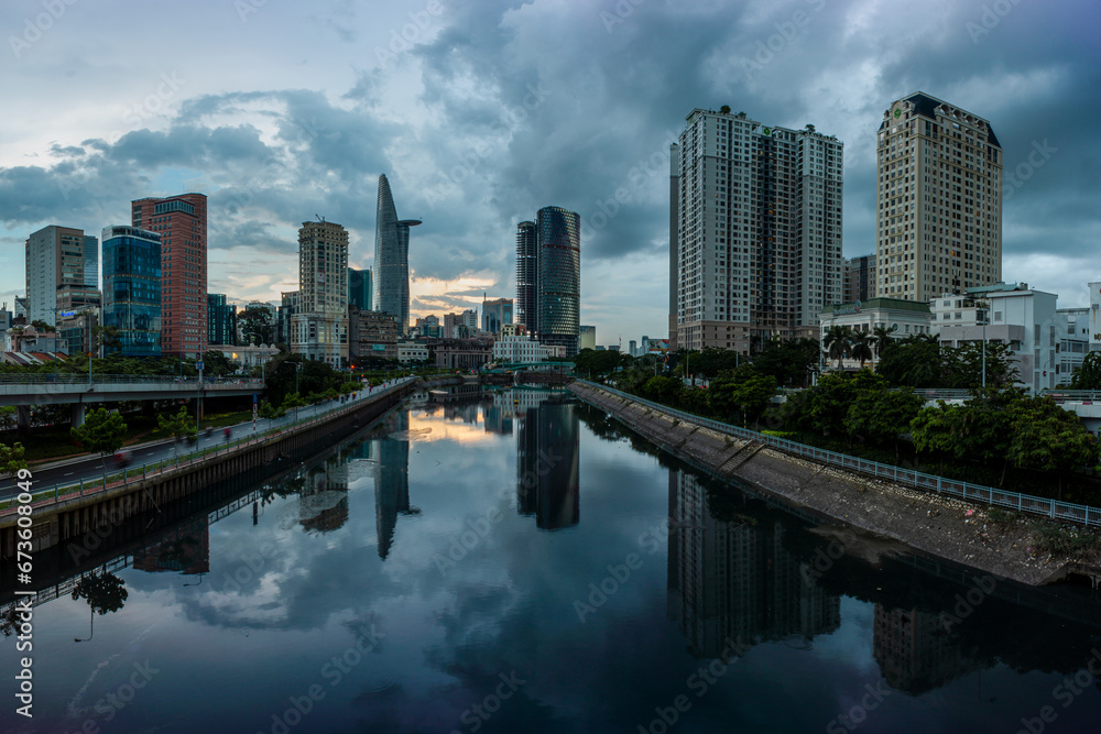 Obraz premium Dawn in Ho Chi Minh City