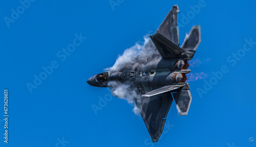 Fotografie F22 Raptor with vapor and afterburner