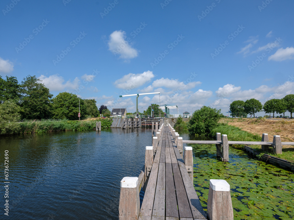 Sluis 't Hemeltje in Noord-Holland ||| sluice 't Hemeltje in Noord-Holland province, The Netherlands