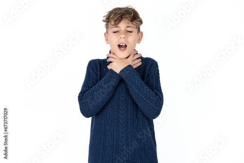 Fotografia Caucasian teen boy shouting suffocate because painful strangle