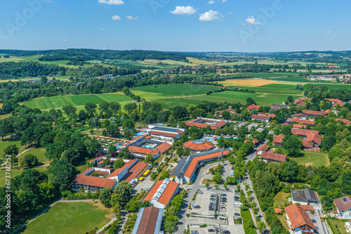 Ausblick auf Bad Birnbach im niederbayerischen Rottal aus der Luft, Blick zur Rottal-Therme und zum Kurpark