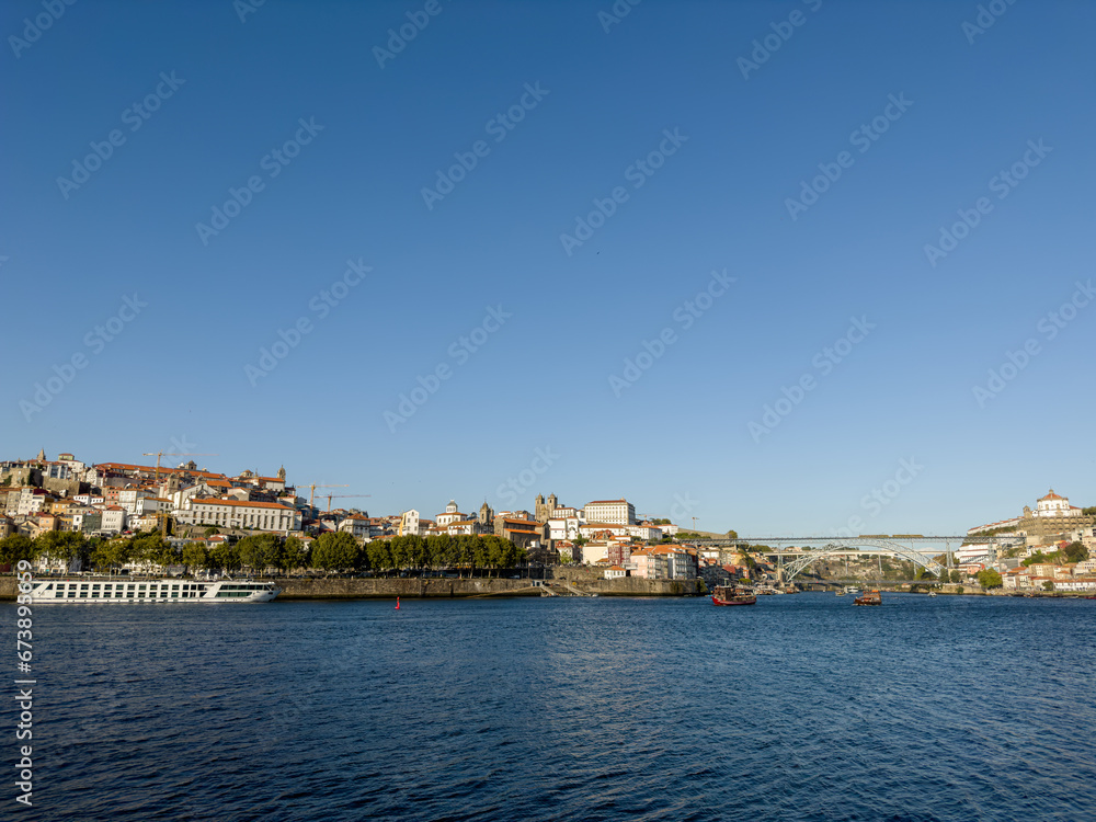 panorama starego miasta w Porto widziana z drugiego brzegu rzeki Duoro - obrazy, fototapety, plakaty 