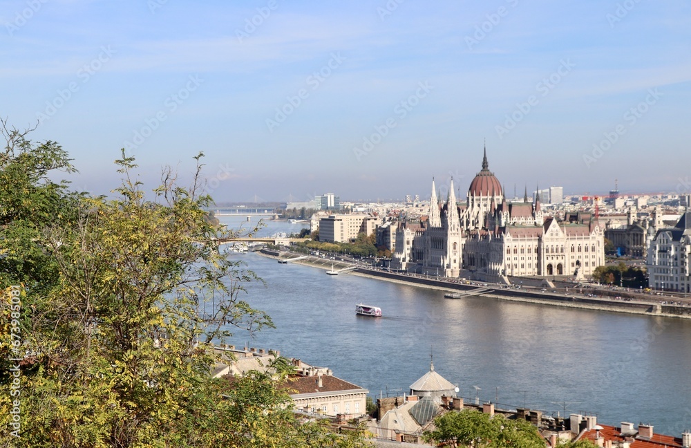 Vue sur le Parlement - Budapest