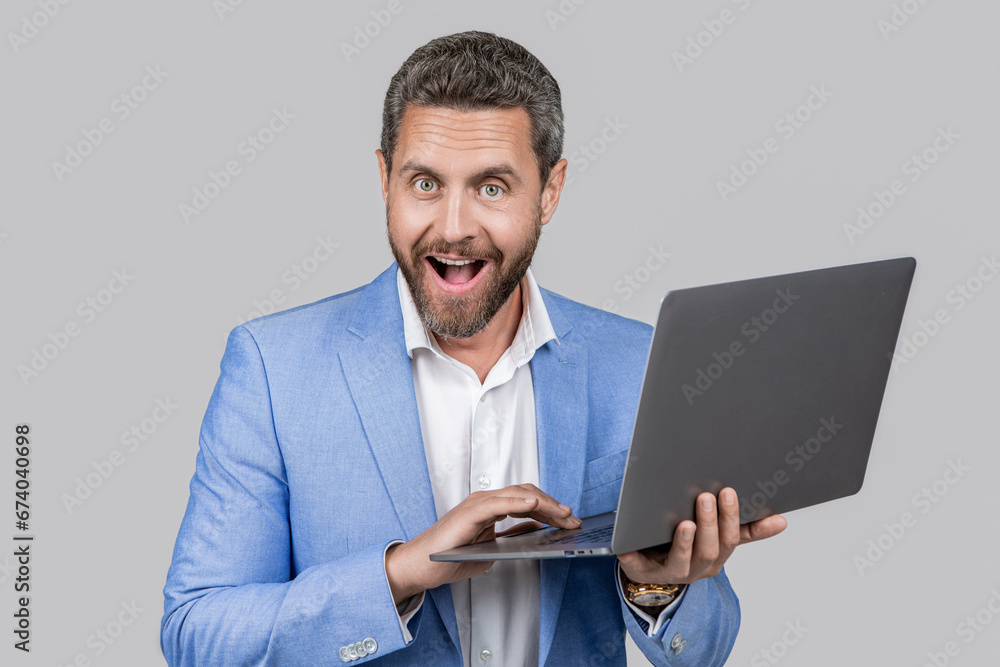 Remote freelance working. businessman freelancer rest in office suit. Business success. Hispanic businessman communication on computer. freelancer working online. freelance blogger Remote freelance working. businessman freelancer rest in office suit. Business success. Hispanic businessman communication on computer. freelancer working online. freelance blogger