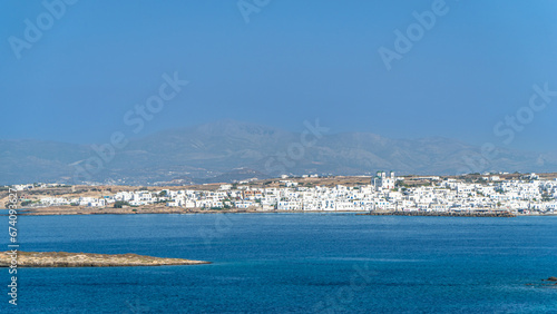 Fototapeta Naklejka Na Ścianę i Meble -  Distant view of Naoussa, Paros