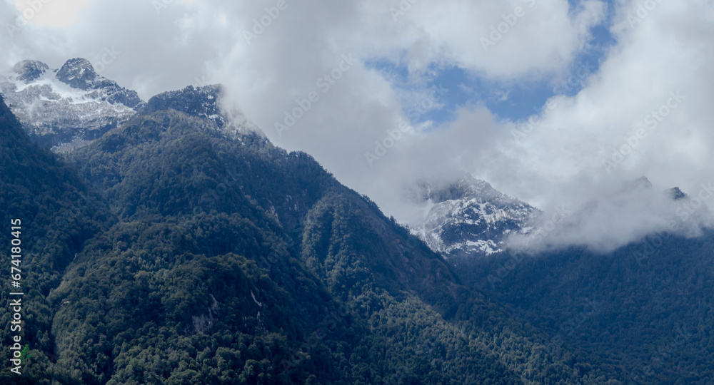 Obraz premium clouds over the mountains