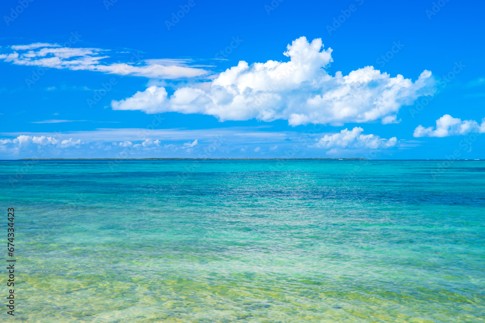 Fototapeta premium 沖縄県 竹富島 カイジ浜