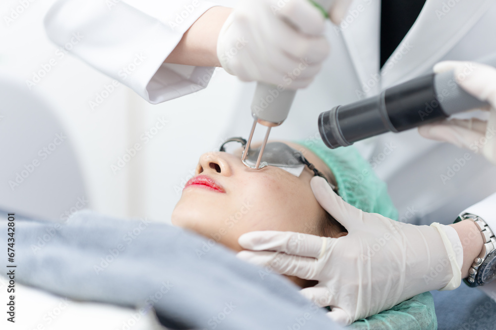 Woman receiving pico laser facial treatment in beauty Clinic. - obrazy, fototapety, plakaty 