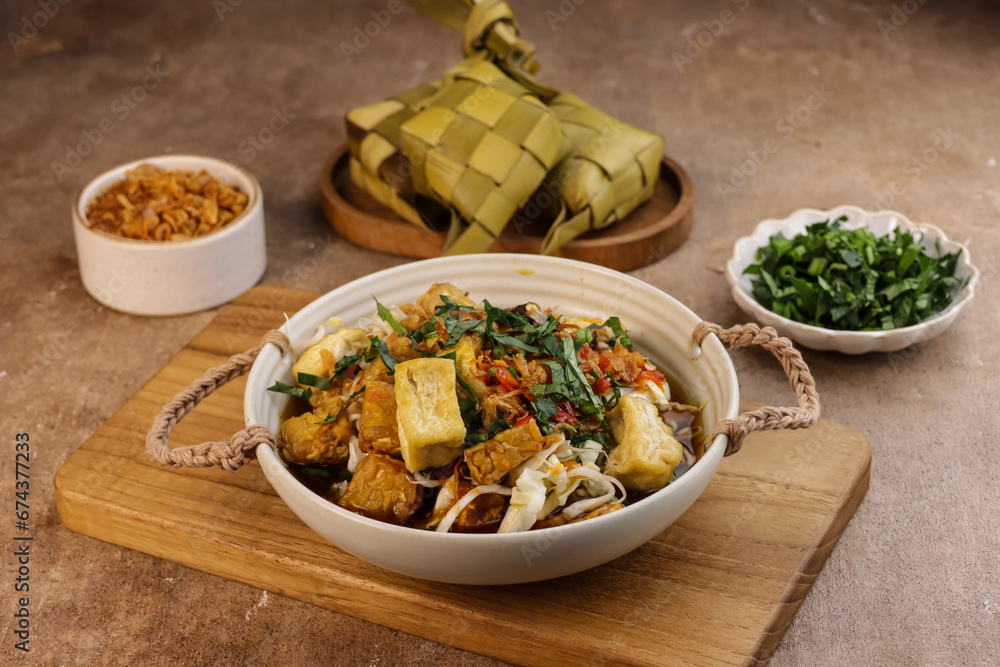 Tahu Guling is Yogyakarta Culinery Food Made From Fried Tofu and Tempeh with Bean Sprouts and Cabbage in Sour Clear Sauce. Tahu Guling is Yogyakarta Culinery Food Made From Fried Tofu and Tempeh with Bean Sprouts and Cabbage in Sour Clear Sauce.