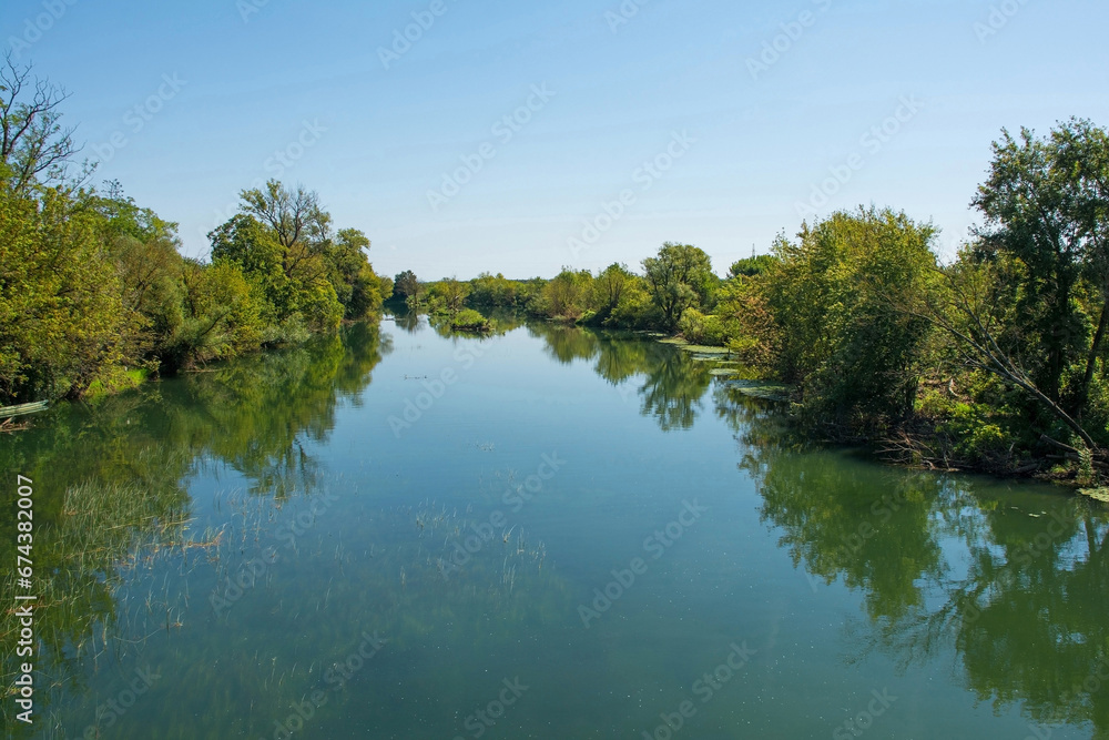 Obraz premium The Korana River as it passes through the town of Karlovac in central Croatia