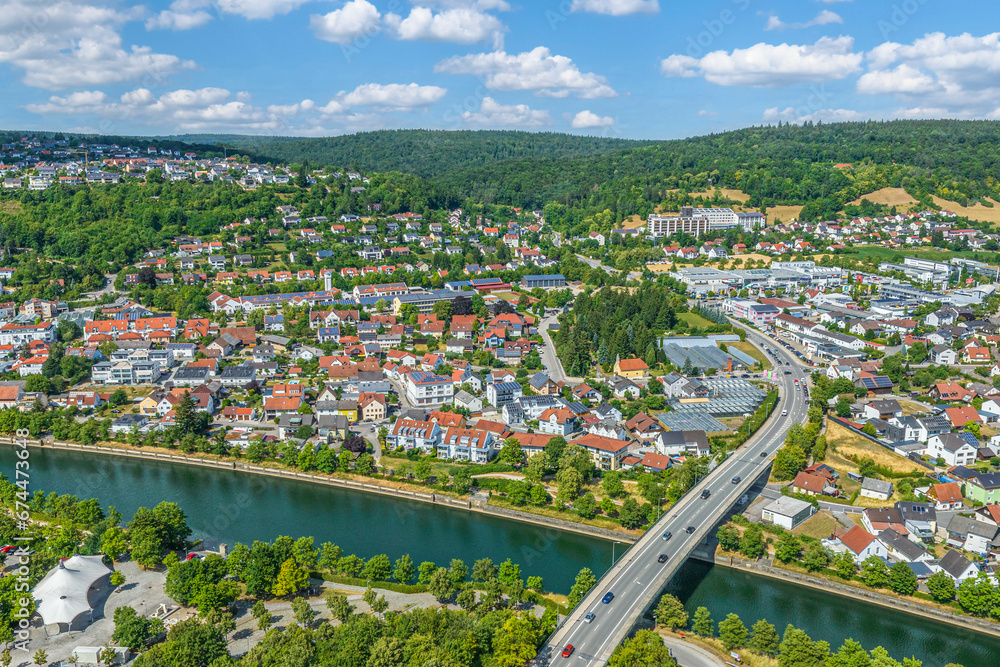 Die niederbayerische Kreisstadt Kelheim im Luftbild, Blick auf die Stadtteile nördlich des Main-Donau-Kanals