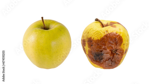 Foto Fresh ripe and spoiled rotten yellow green apple fruits isolated on white background