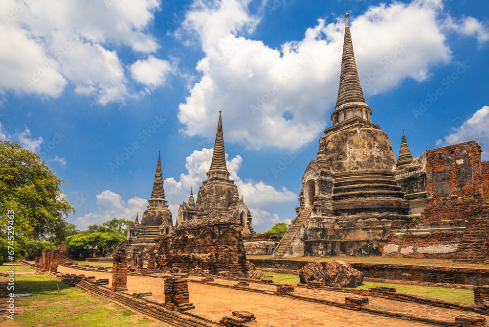 Fototapeta premium The three Chedis of Wat Phra Si Sanphet located at ayutthaya, thailand