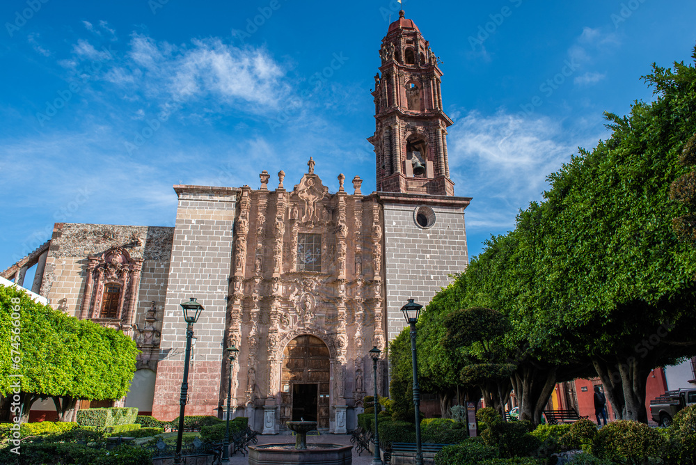 Obraz premium Discovering the colonial style in the city of San Miguel de Allende, Guanajuato, Mexico