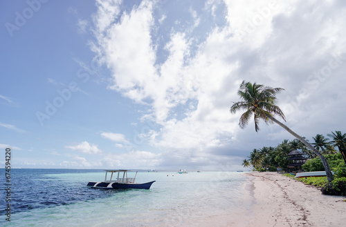 Fototapeta Naklejka Na Ścianę i Meble -  Beautiful landscape - tropical white sand beach with fishing boats. Siargao Island, Philippines.