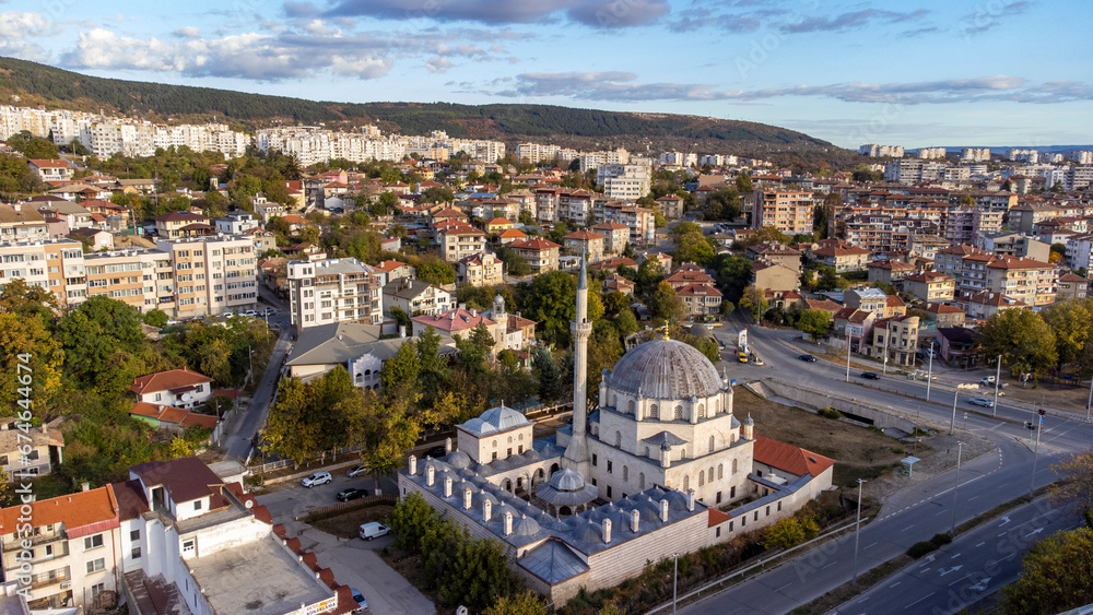 Sherif Halil Pasha Mosque, also known as Tombul Mosque - Shumen, Bulgaria - obrazy, fototapety, plakaty 