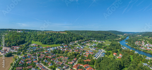 Panoramablick über Beilngries im Naturpark Altmühltal zum Schloss Hirschberg und zum Main-Donau-Kanal