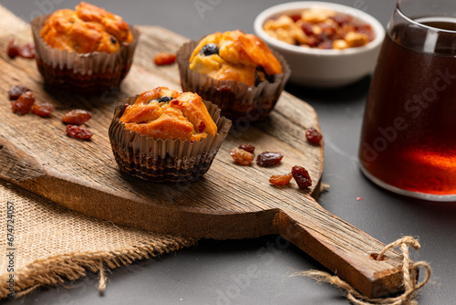 muffin with cranberries and cinnamon
