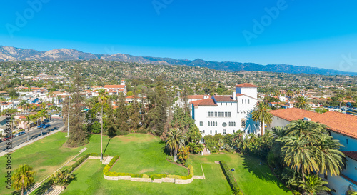 Cuadro en lienzo Aerial view of Santa Barbara on a sunny day