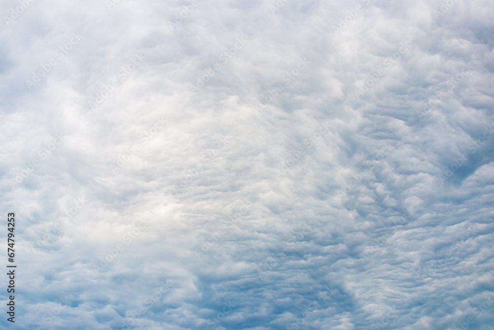 The mysterious sky is covered with a layer of soft cirrus clouds, creating patterns reminiscent of ocean waves or sand dunes. Light and calm, this sky evokes a feeling of peace and inspiration