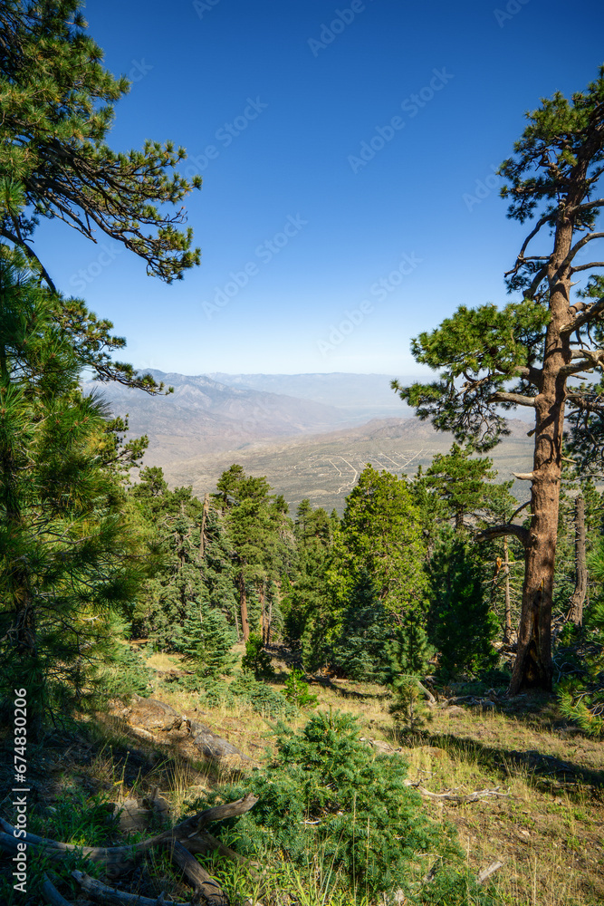 Obraz premium Scenic views of Santa Rosa mountains near Toro Peak in Southern California.