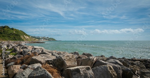 Foto Stunning close-up view of the rocky shoreline of Steephill Cove, Isle of Wight