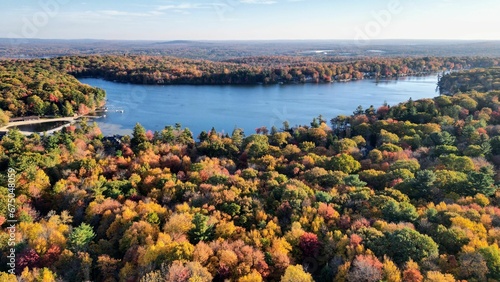Obraz na plátne Autumn at Lake Harmony, PA