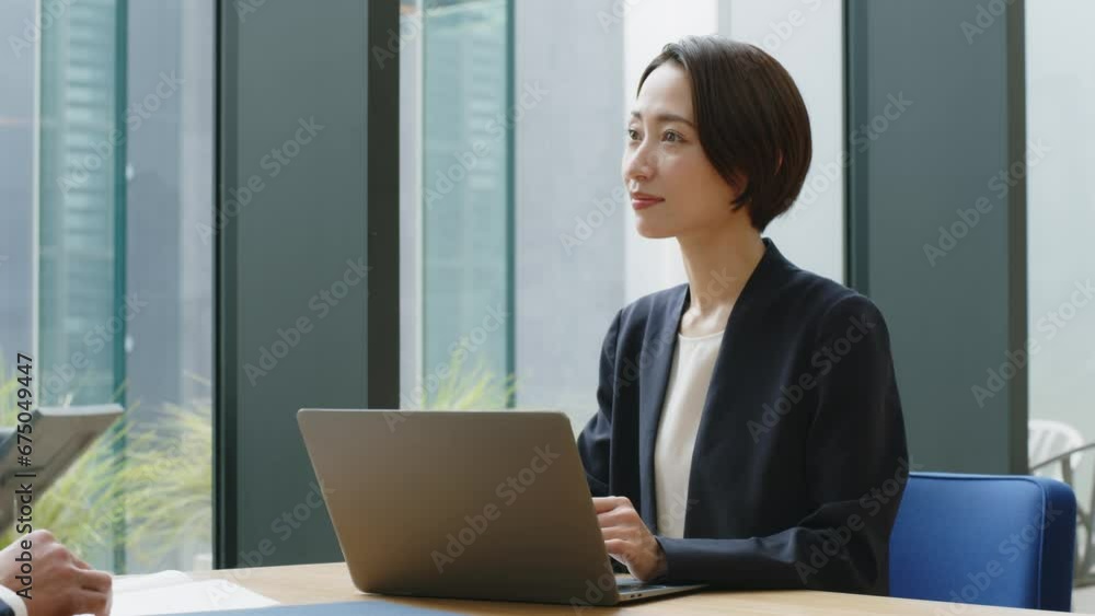 ビジネス会議・会話をする男女