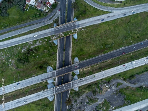 Foto Aerial shot of a bustling city intersection with a plethora of vehicles