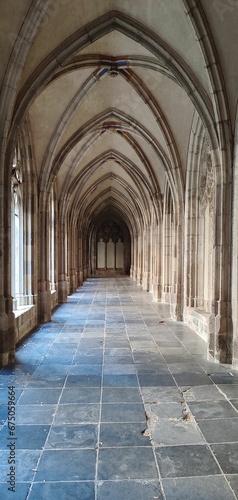 Empty, grand hallway featuring multiple ornamental arches