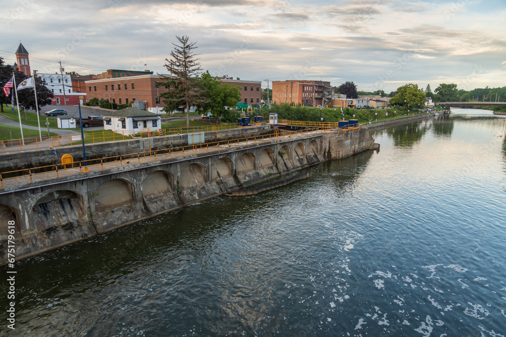 Obraz premium Locke E 27 Lyons Southside Canal Park