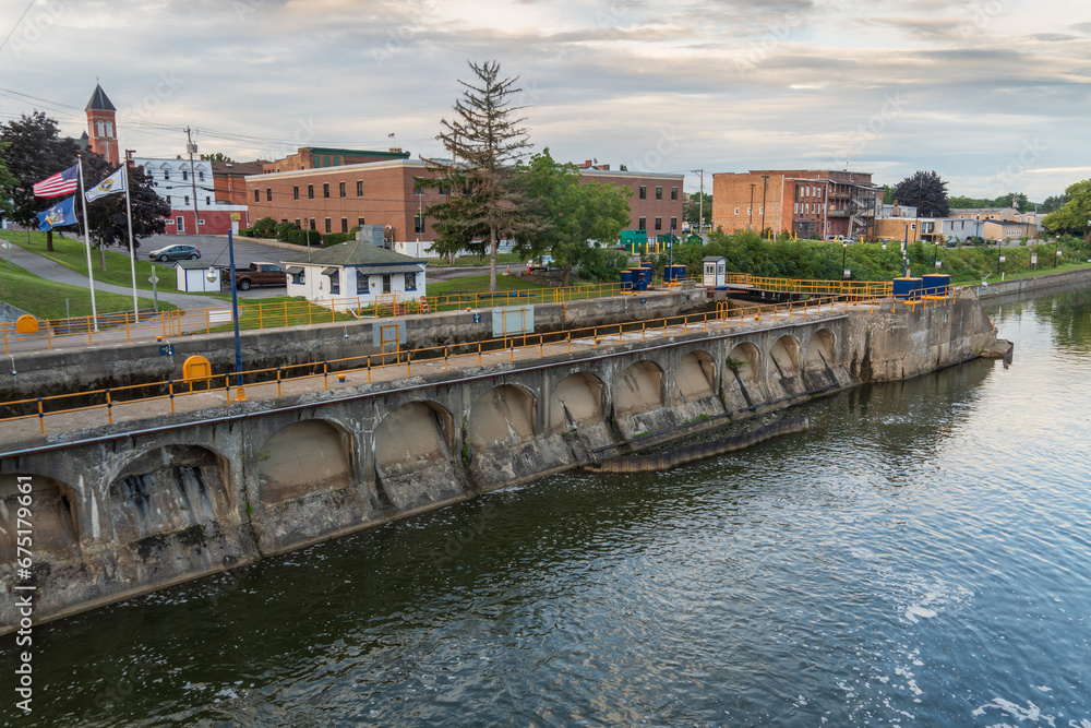 Obraz premium Locke E 27 Lyons Southside Canal Park