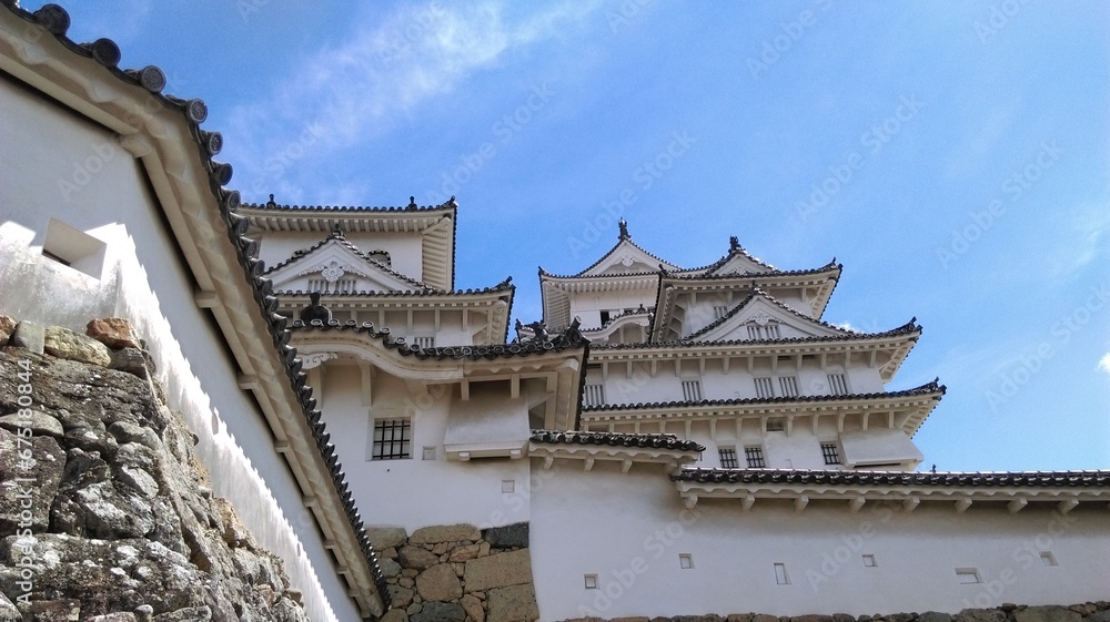  Serene White Castle against Azure Sky, Himeji-jō (Hyogo , Japan)