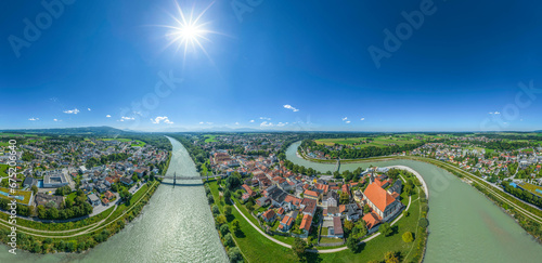 Fotografie Die beiden Grenzstädte Laufen und Oberndorf an der Salzach im Luftbild, 360 Grad