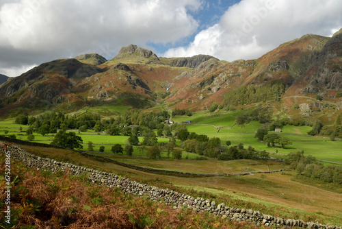 Obraz na płótnie A view up the valley of Great Langdale to the Langdale Pikes in the Lake District w salonie