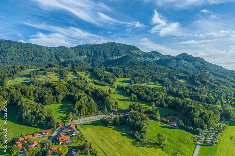 Ausblick auf die Hochries bei Grainbach in der Gemeinde Samerberg im Chiemgau