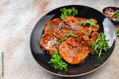 Fotografía beef tongue hot sauce fresh delicious eating meal cooking appetizer food snack o
